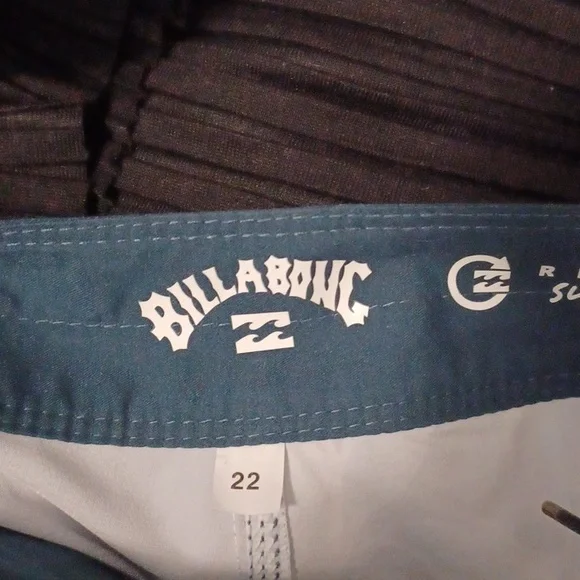 NWT Billabong Hybrid Boys Shorts Tropical Floral Print Sz.22 (Waist) - Picture 2 of 4